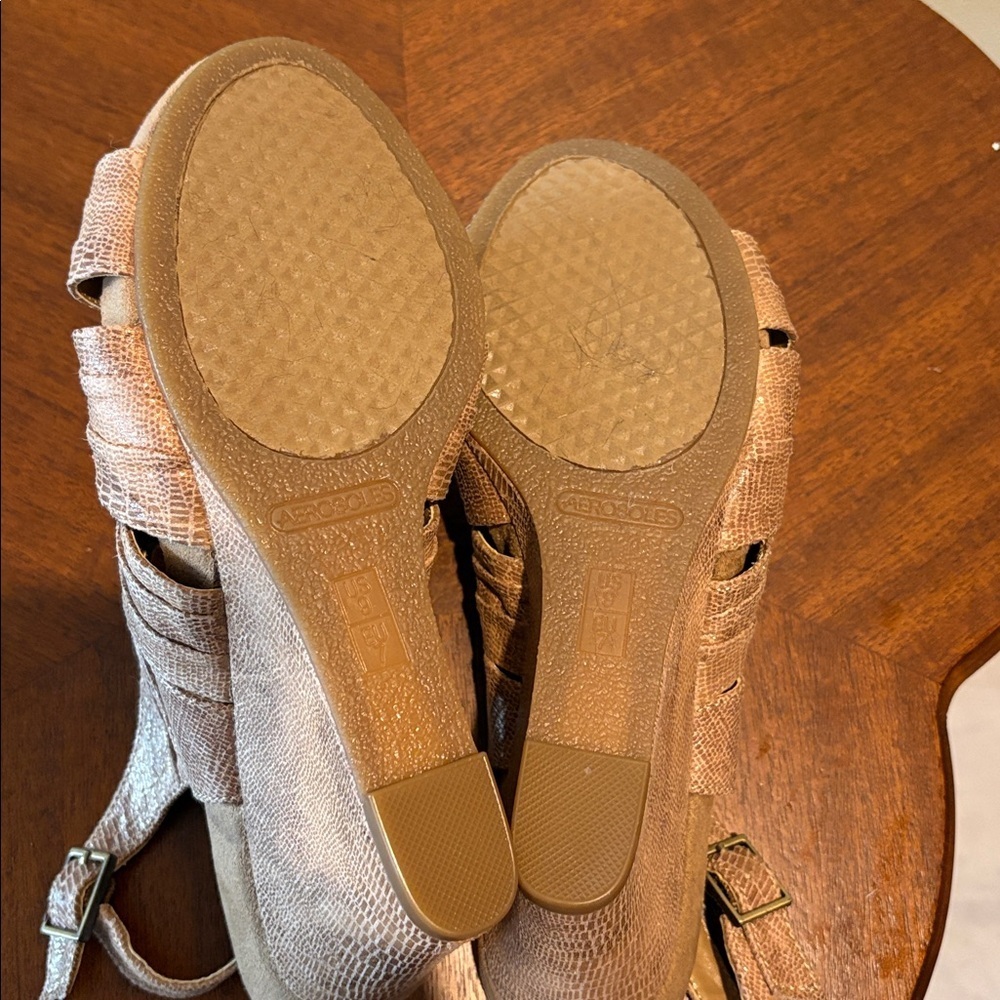 Aerosoles  open toe sling back shoe/wedge heel  tan sparkly leather/suede size 9 - Picture 12 of 14